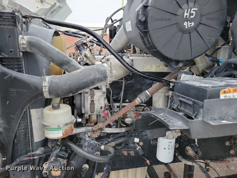 image for item NK9868 2005 Sterling 9500 semi truck