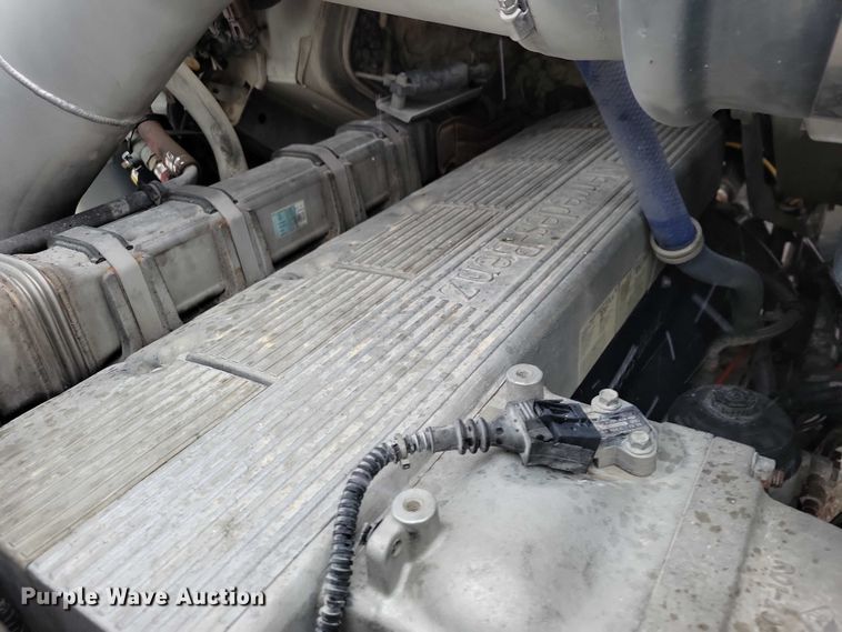 image for item NK9868 2005 Sterling 9500 semi truck