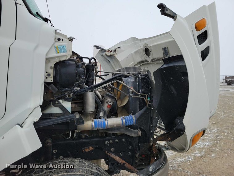 image for item NK9868 2005 Sterling 9500 semi truck