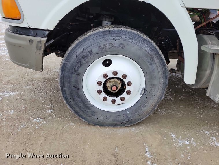 image for item NK9868 2005 Sterling 9500 semi truck