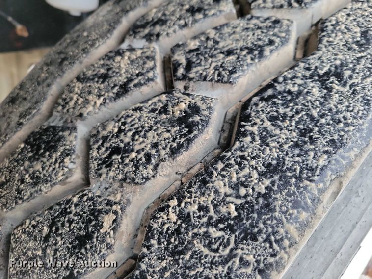 image for item NK9868 2005 Sterling 9500 semi truck