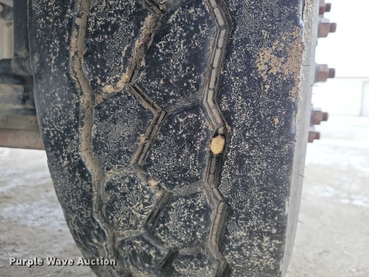 image for item NK9868 2005 Sterling 9500 semi truck