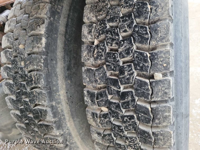 image for item NK9868 2005 Sterling 9500 semi truck