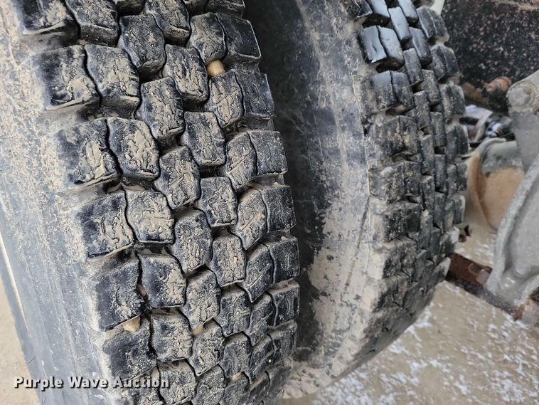 image for item NK9868 2005 Sterling 9500 semi truck