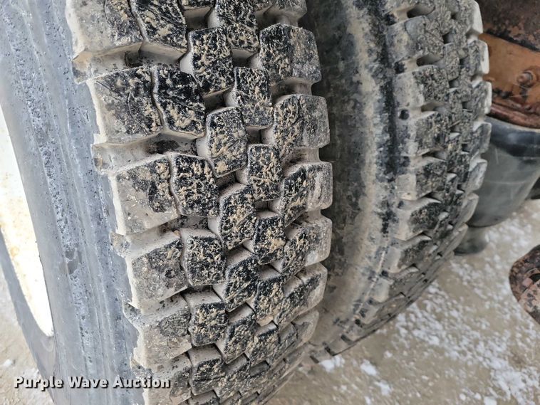 image for item NK9868 2005 Sterling 9500 semi truck