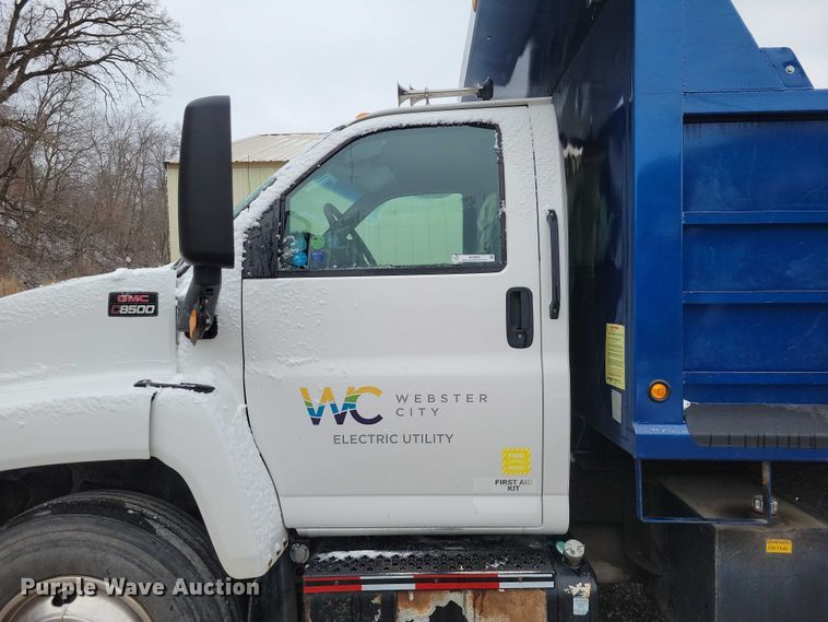 image for item NK9869 2004 GMC C8500 dump truck
