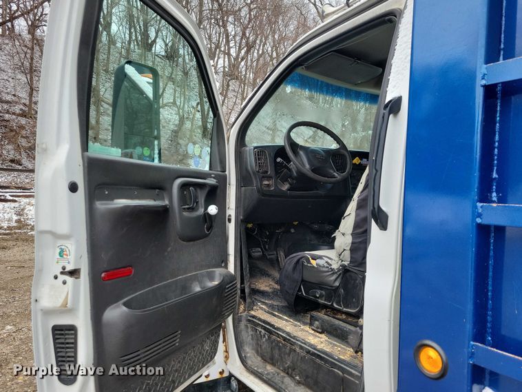 image for item NK9869 2004 GMC C8500 dump truck