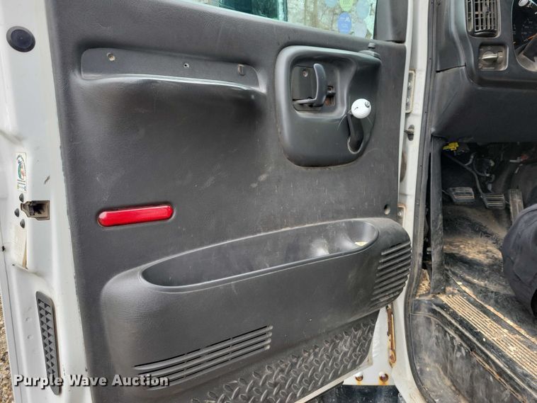 image for item NK9869 2004 GMC C8500 dump truck