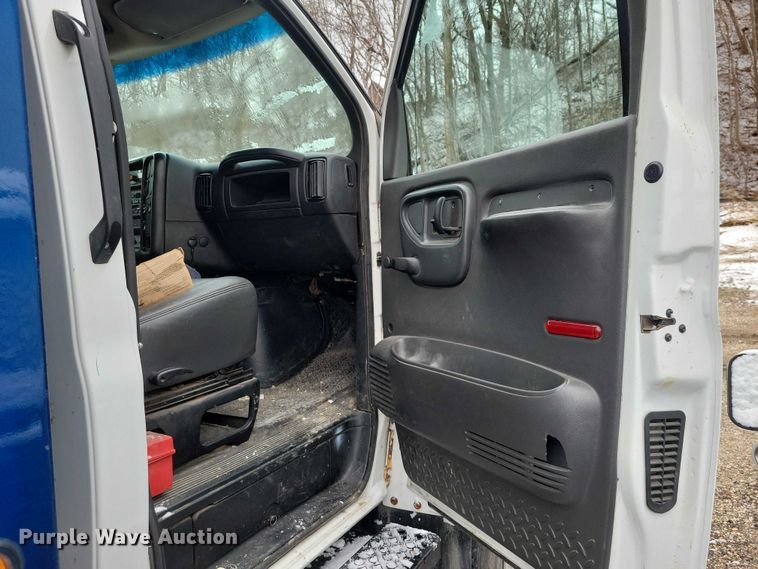 image for item NK9869 2004 GMC C8500 dump truck