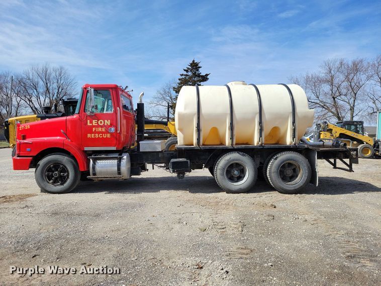 image for item NK9899 1990 White GMC WB water truck