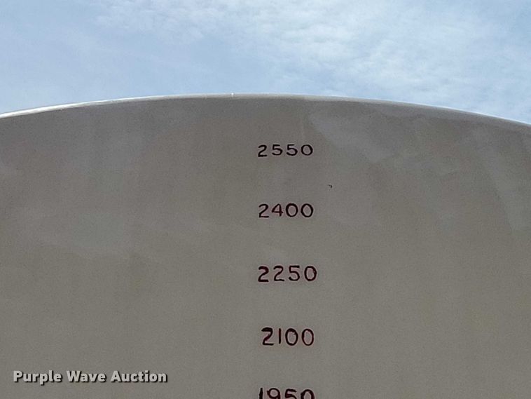 image for item NK9899 1990 White GMC WB water truck