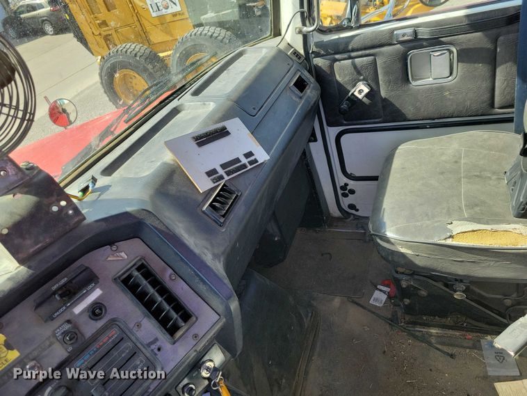 image for item NK9899 1990 White GMC WB water truck