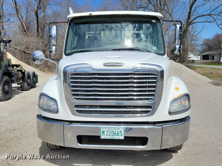 image for item NK9901 2006 Freightliner Business Class M2  semi truck