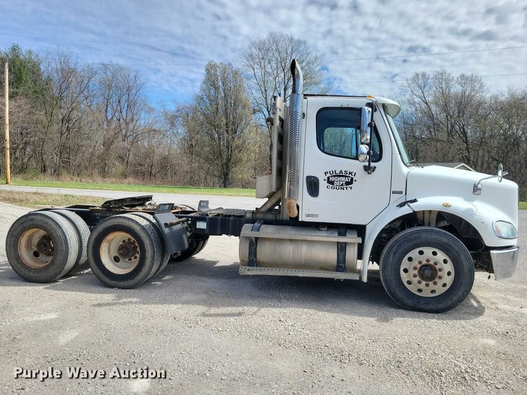 image for item NK9901 2006 Freightliner Business Class M2  semi truck