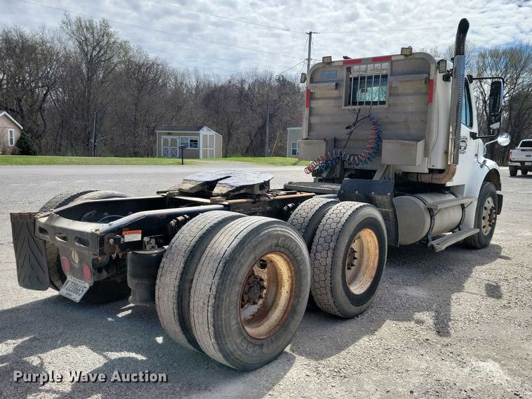 image for item NK9901 2006 Freightliner Business Class M2  semi truck