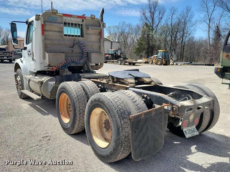 image for item NK9901 2006 Freightliner Business Class M2  semi truck