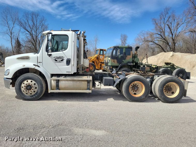 image for item NK9901 2006 Freightliner Business Class M2  semi truck