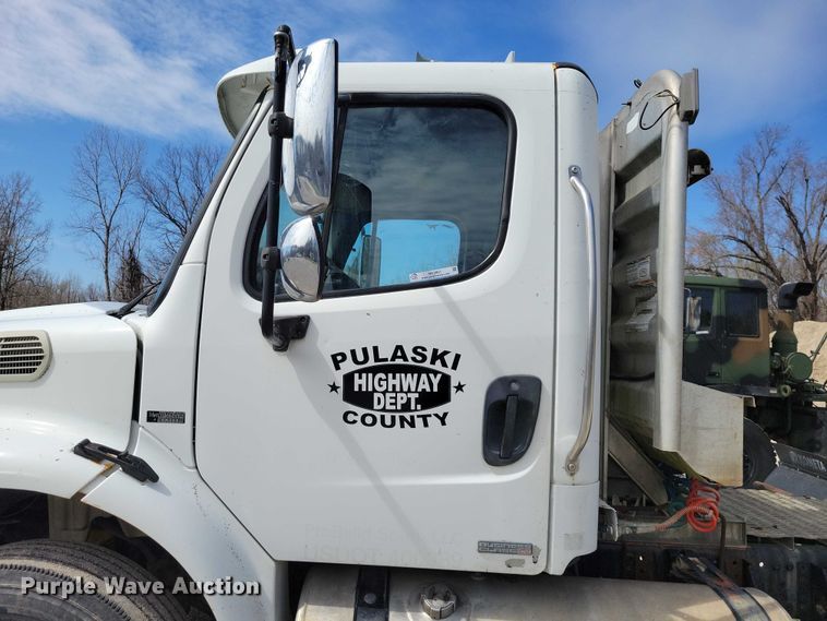 image for item NK9901 2006 Freightliner Business Class M2  semi truck