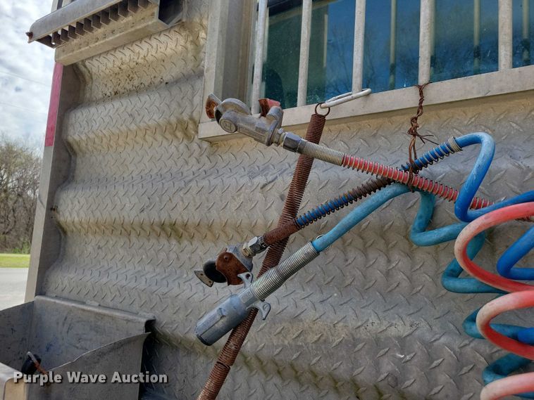 image for item NK9901 2006 Freightliner Business Class M2  semi truck