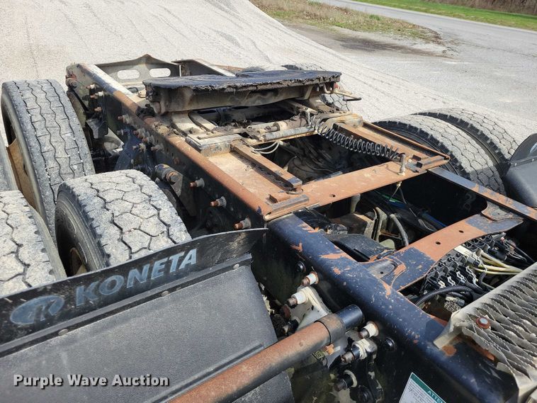 image for item NK9901 2006 Freightliner Business Class M2  semi truck