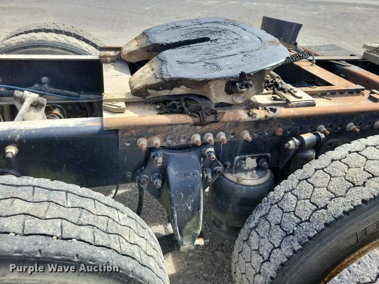 image for item NK9901 2006 Freightliner Business Class M2  semi truck