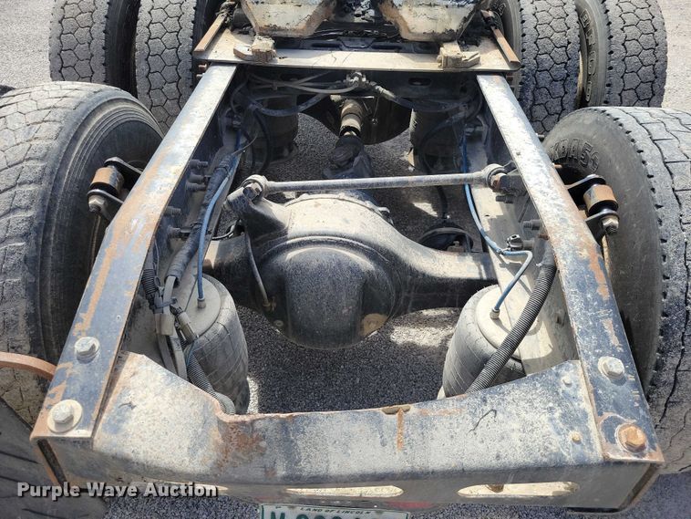 image for item NK9901 2006 Freightliner Business Class M2  semi truck