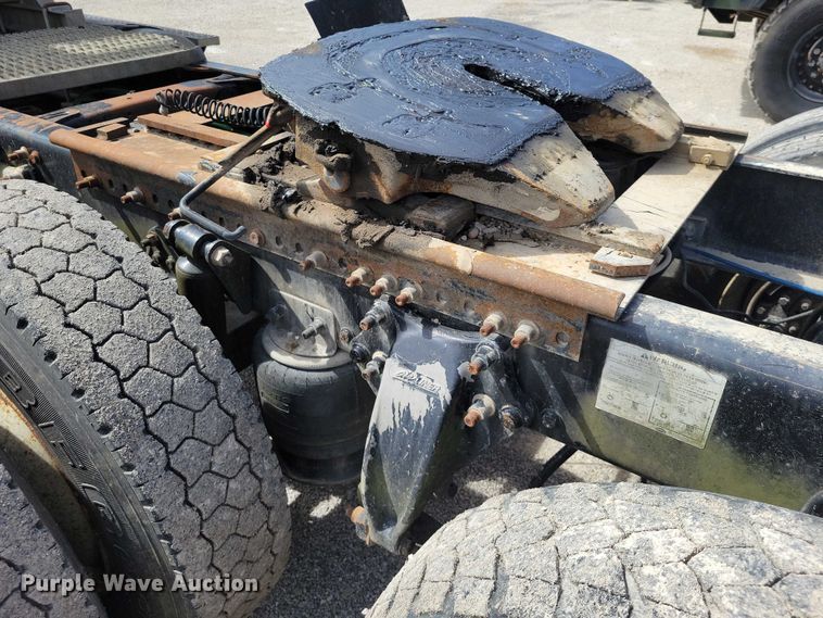 image for item NK9901 2006 Freightliner Business Class M2  semi truck