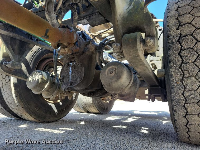 image for item NK9901 2006 Freightliner Business Class M2  semi truck