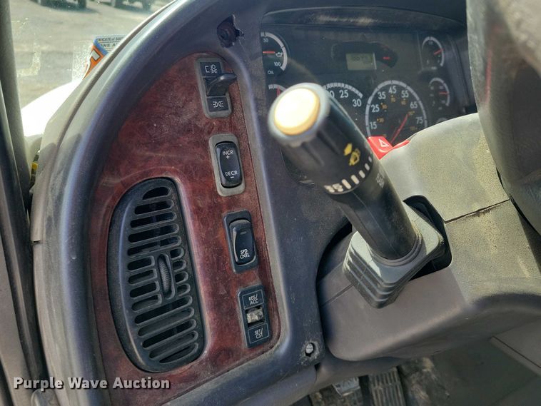 image for item NK9901 2006 Freightliner Business Class M2  semi truck