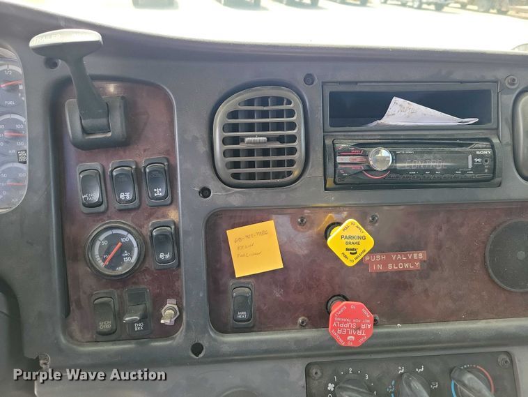 image for item NK9901 2006 Freightliner Business Class M2  semi truck