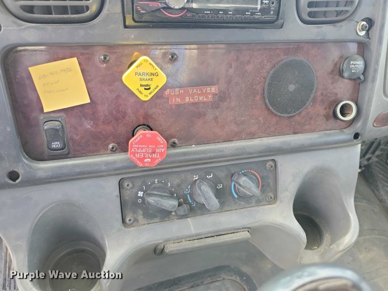 image for item NK9901 2006 Freightliner Business Class M2  semi truck