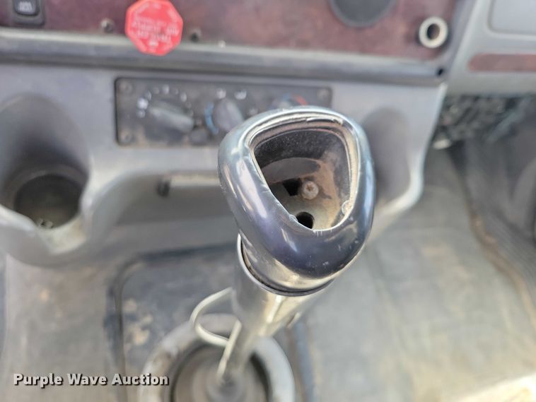 image for item NK9901 2006 Freightliner Business Class M2  semi truck