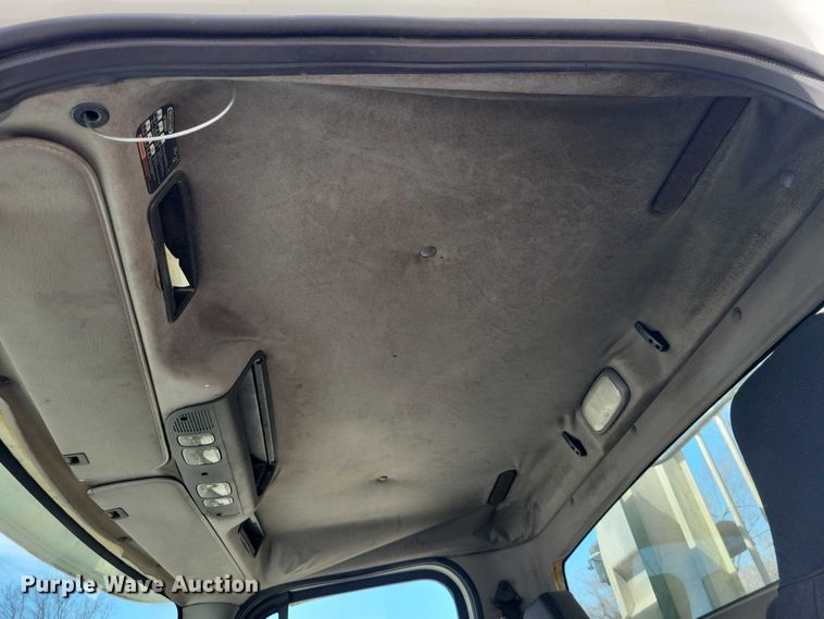 image for item NK9901 2006 Freightliner Business Class M2  semi truck