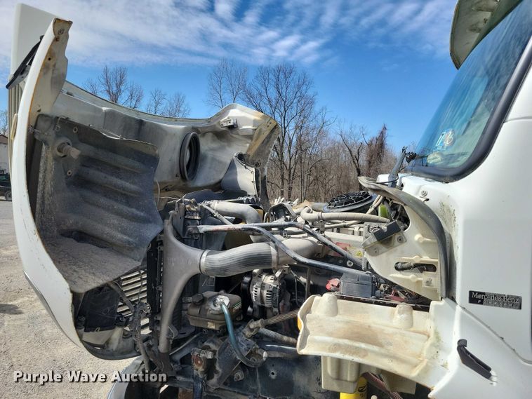 image for item NK9901 2006 Freightliner Business Class M2  semi truck