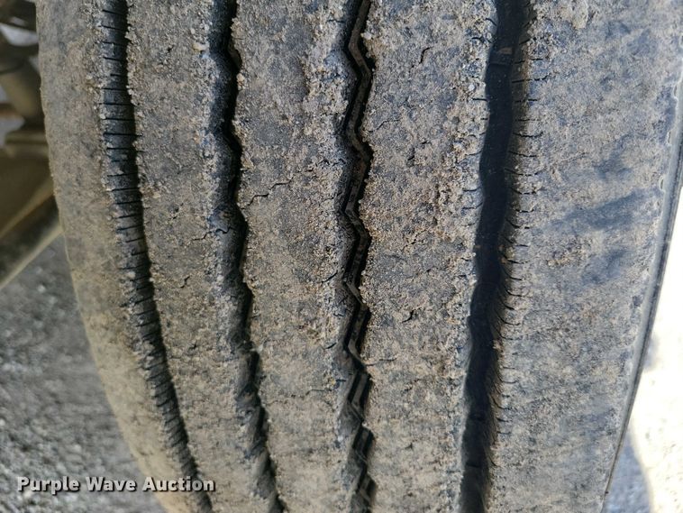 image for item NK9901 2006 Freightliner Business Class M2  semi truck