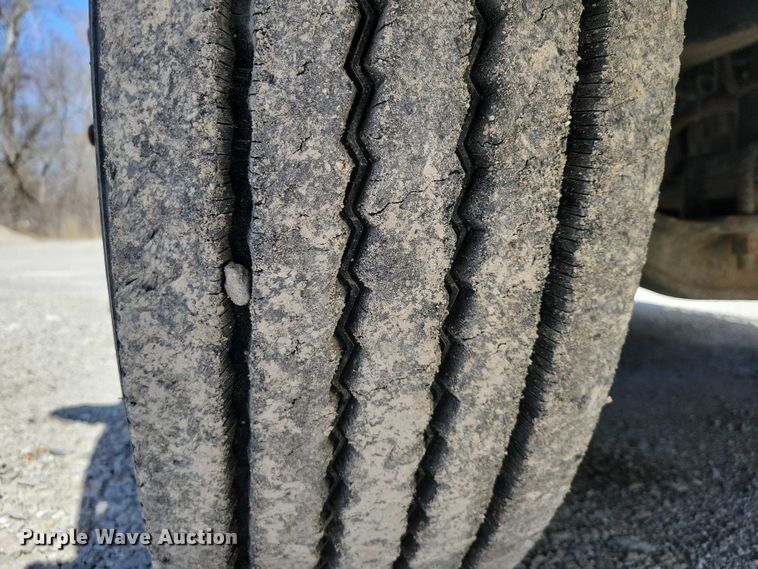 image for item NK9901 2006 Freightliner Business Class M2  semi truck