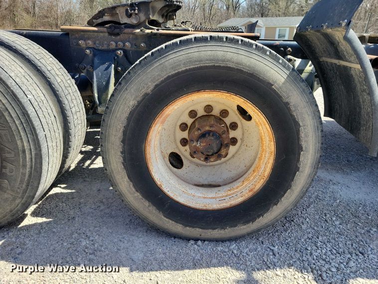 image for item NK9901 2006 Freightliner Business Class M2  semi truck