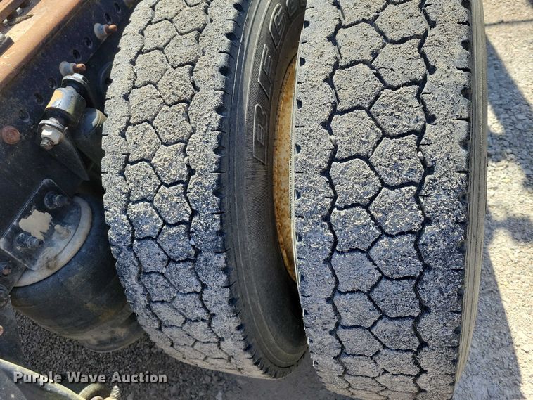 image for item NK9901 2006 Freightliner Business Class M2  semi truck