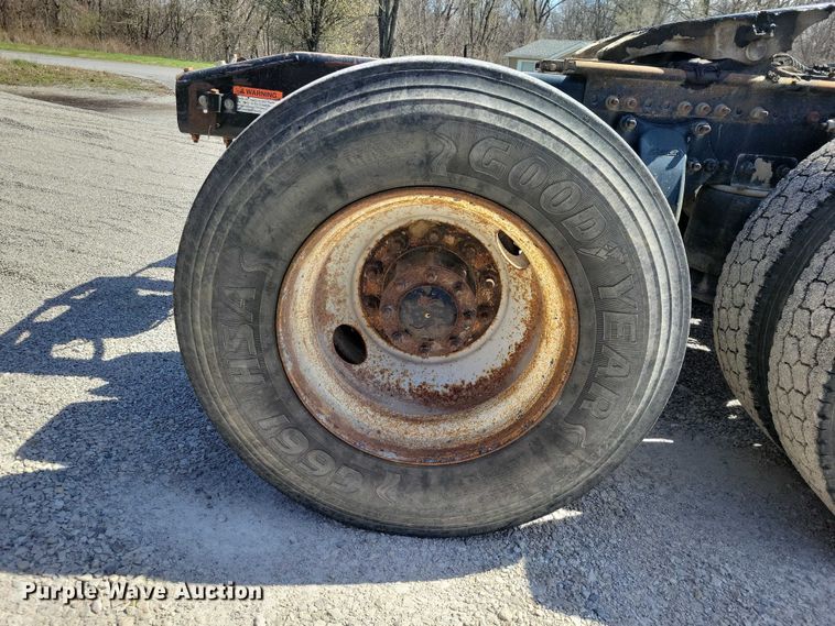 image for item NK9901 2006 Freightliner Business Class M2  semi truck