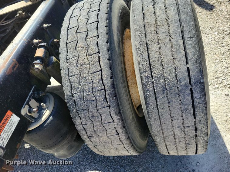 image for item NK9901 2006 Freightliner Business Class M2  semi truck