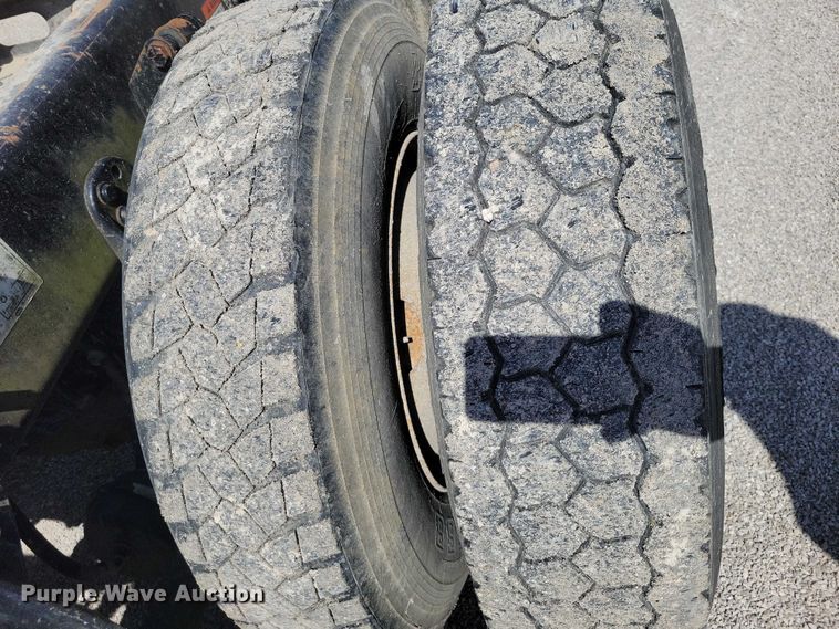 image for item NK9901 2006 Freightliner Business Class M2  semi truck