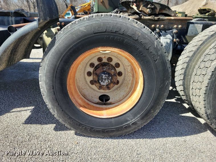 image for item NK9901 2006 Freightliner Business Class M2  semi truck