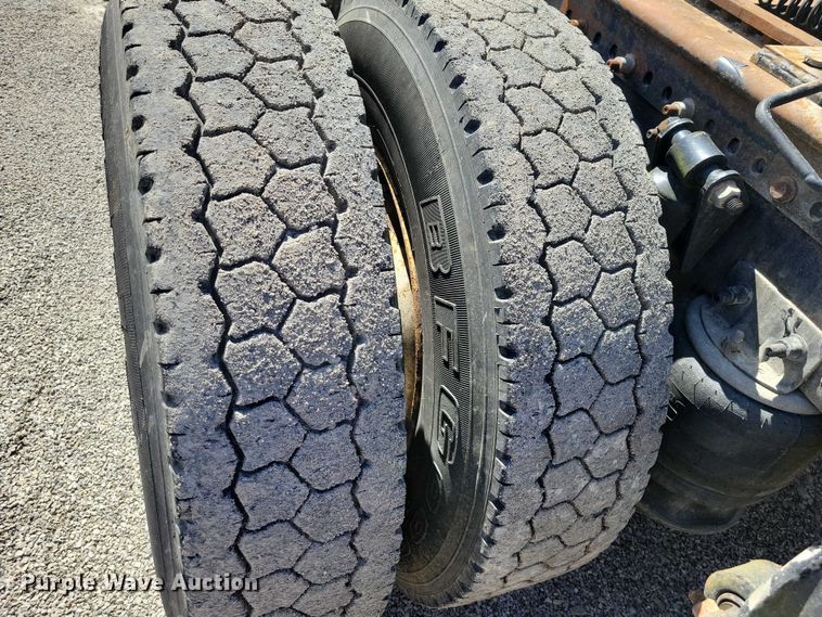 image for item NK9901 2006 Freightliner Business Class M2  semi truck