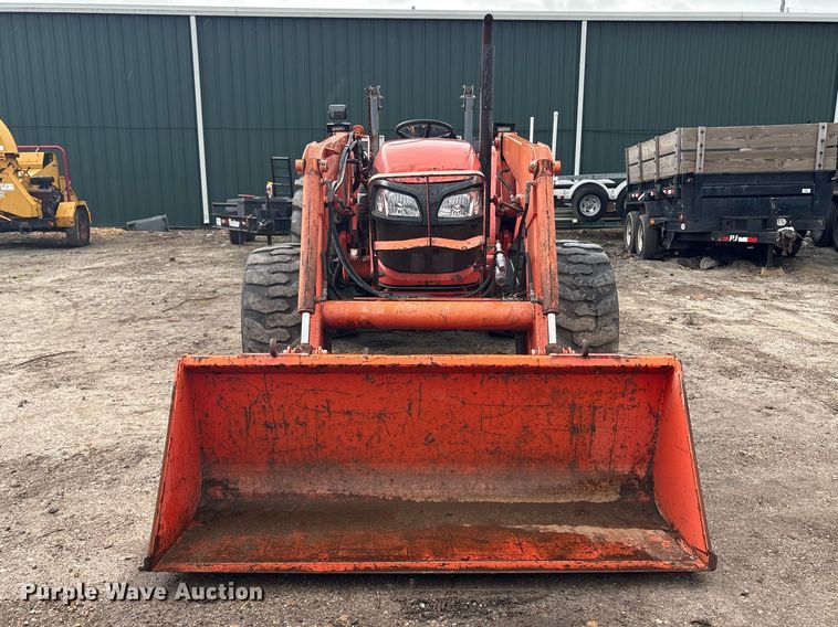image for item DT2865 2014 Kubota M7060D MFWD tractor