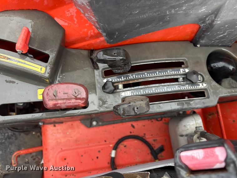 image for item DT2865 2014 Kubota M7060D MFWD tractor