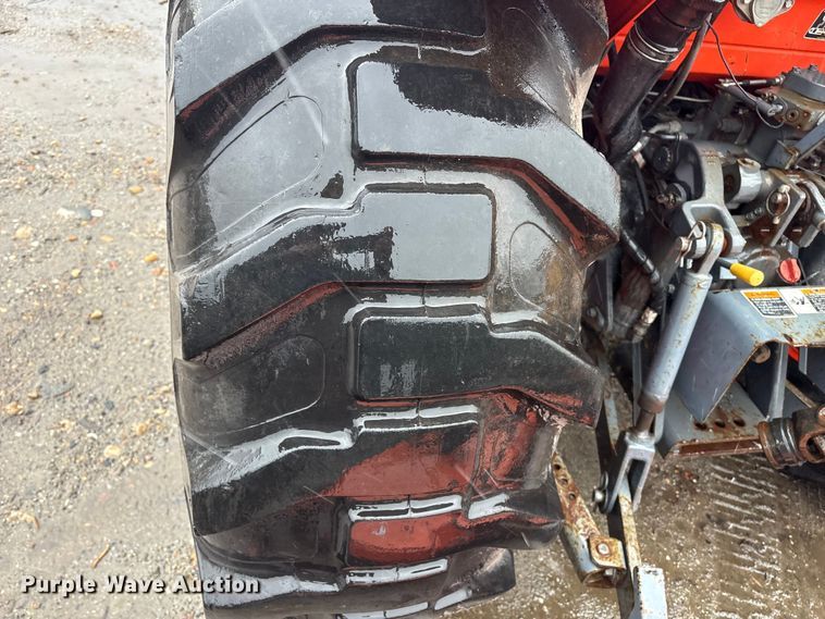 image for item DT2865 2014 Kubota M7060D MFWD tractor