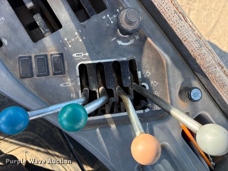 image for item DZ5177 1998 New Holland Versatile 9482 4WD tractor