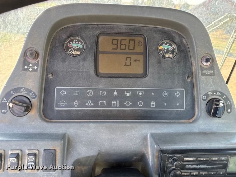 image for item DZ5177 1998 New Holland Versatile 9482 4WD tractor