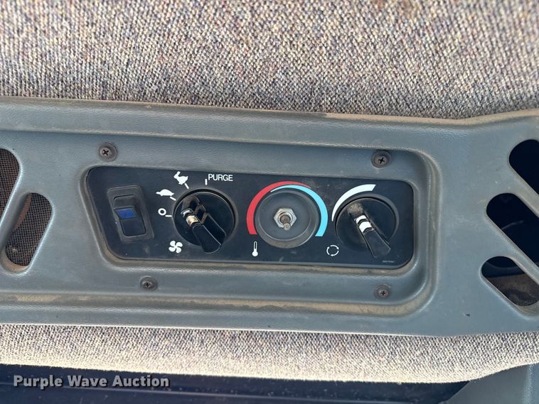 image for item DZ5177 1998 New Holland Versatile 9482 4WD tractor