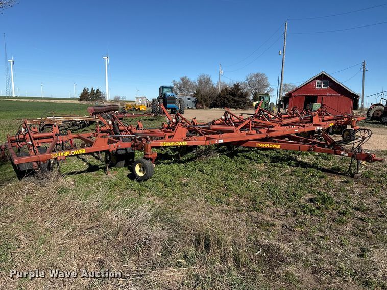 image for item DZ5180 Sunflower 3060 field cultivator